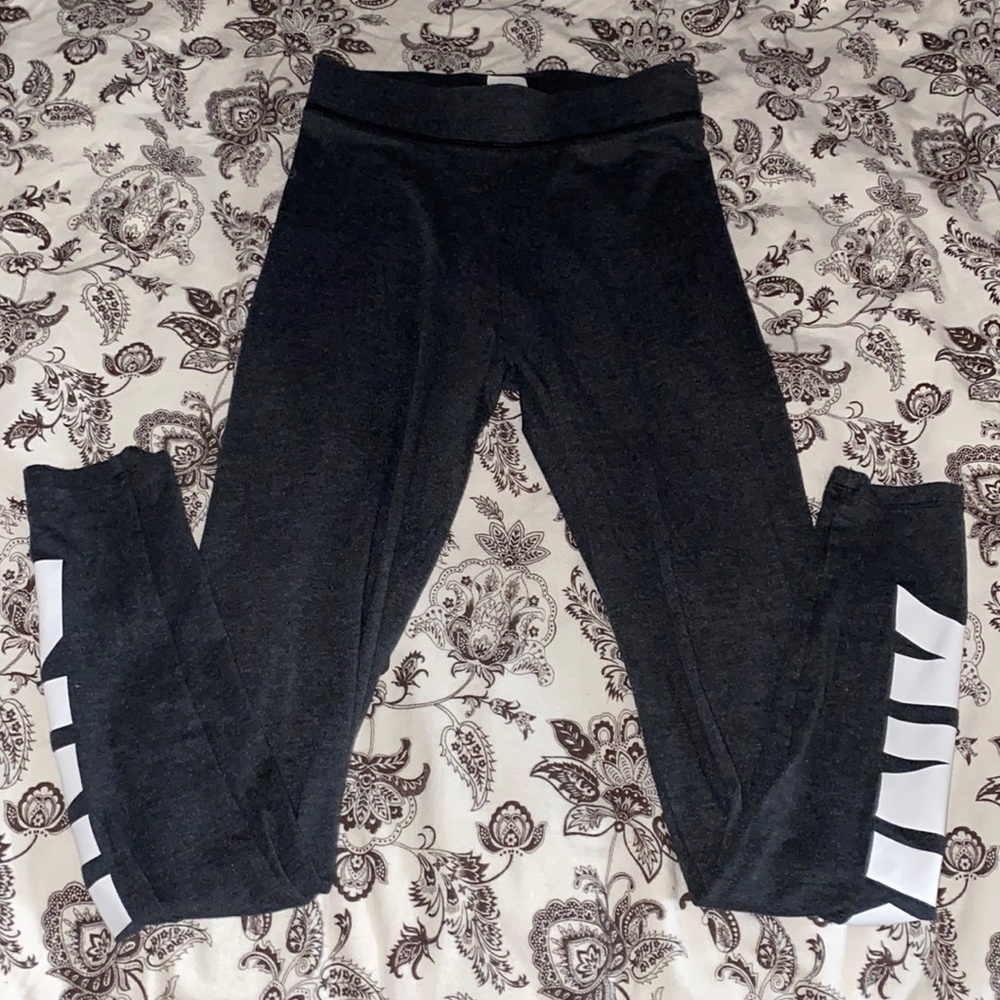 Brand pink Victoria’s secret’ size XS color grey and white